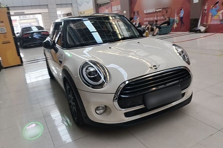 Used MINI 2018 1.5T COOPER Classic Edition Front Right 45 Deg