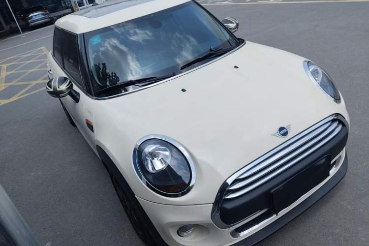 Used MINI 2018 1.5T ONE PLUS Five-Door Edition Front Right 45 Deg