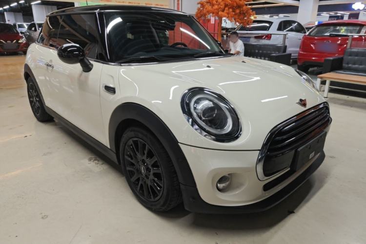 Used MINI 2018 1.5T COOPER Classic Edition Front Right 45 Deg