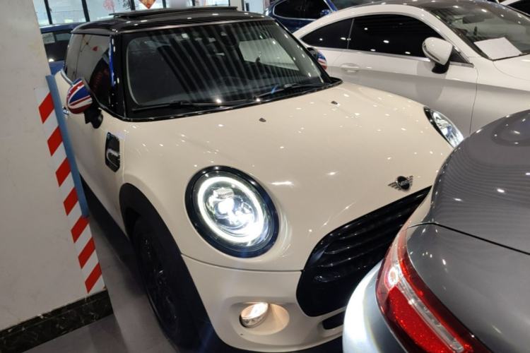Used MINI 2018 1.5T COOPER Classic Edition Front Right 45 Deg