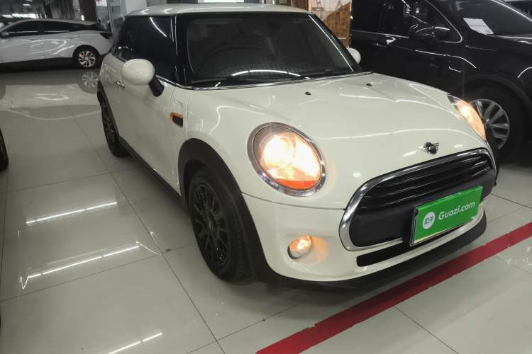 Used MINI 2018 1.5T ONE PLUS Front Right 45 Deg