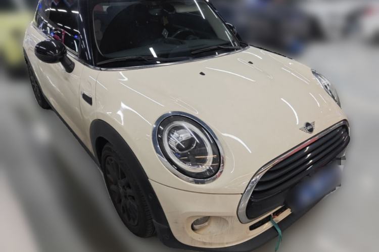 Used MINI 2018 1.5T COOPER Classic Edition Front Right 45 Deg