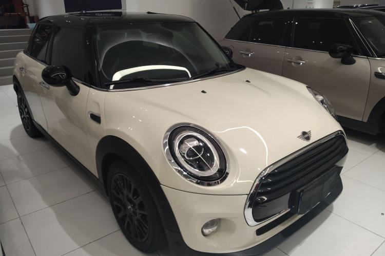 Used MINI 2018 1.5T COOPER Classic Edition Five-Door Version Front Right 45 Deg