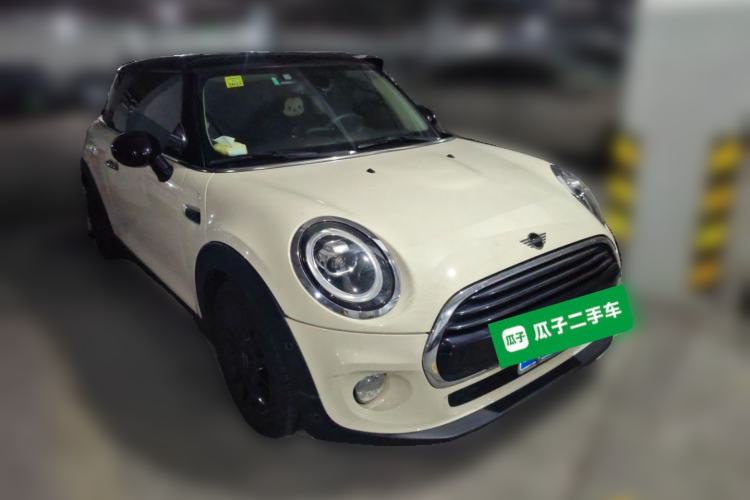 Used MINI 2018 1.5T COOPER Classic Edition Front Right 45 Deg