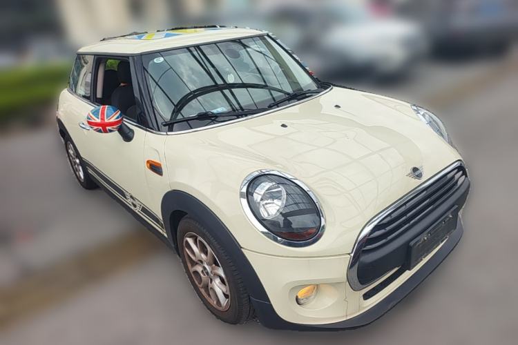 Used MINI 2018 1.5T ONE Front Right 45 Deg