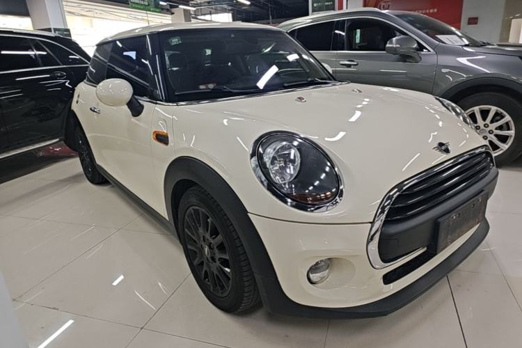 Used MINI 2018 1.5T ONE PLUS Front Right 45 Deg