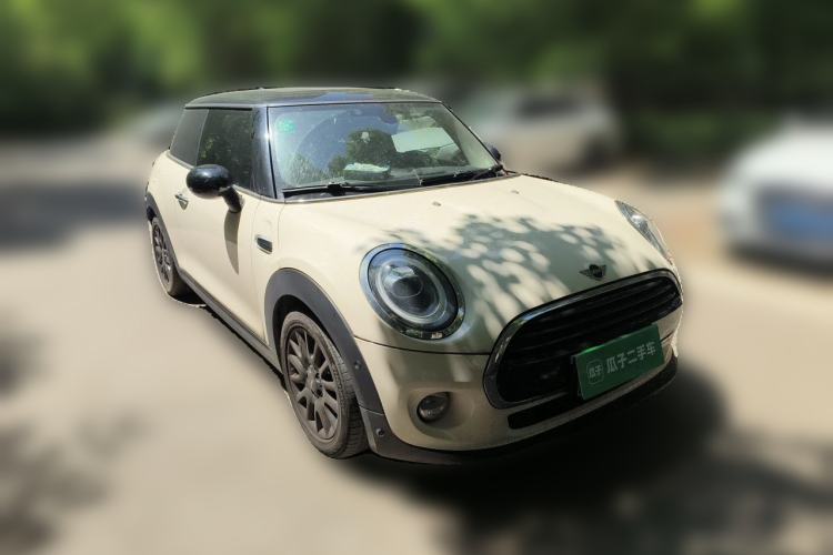 Used MINI 2018 1.5T COOPER Classic Edition Front Right 45 Deg