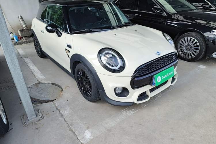 Used MINI 2018 1.5T COOPER Classic Edition Front Right 45 Deg