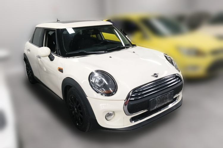 Used MINI 2018 1.5T ONE PLUS Five-Door Edition Front Right 45 Deg