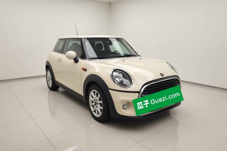 Used MINI 2018 1.5T ONE Front Right 45 Deg