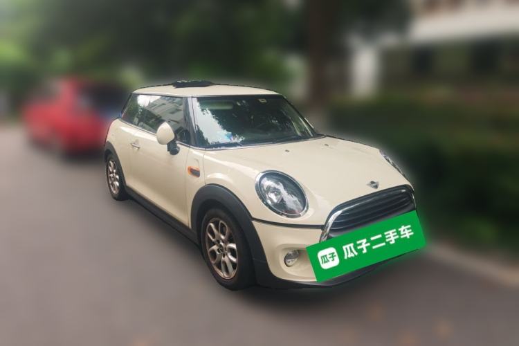 Used MINI 2018 1.5T ONE Front Right 45 Deg