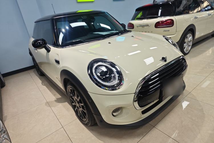 Used MINI 2018 1.5T COOPER Classic Edition Front Right 45 Deg