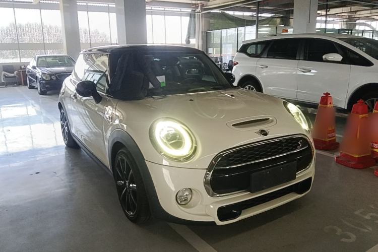 Used MINI 2018 2.0T COOPER S Classic Edition Front Right 45 Deg