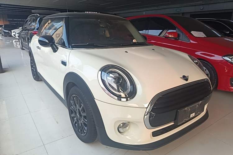 Used MINI 2018 1.5T COOPER Classic Edition Front Right 45 Deg