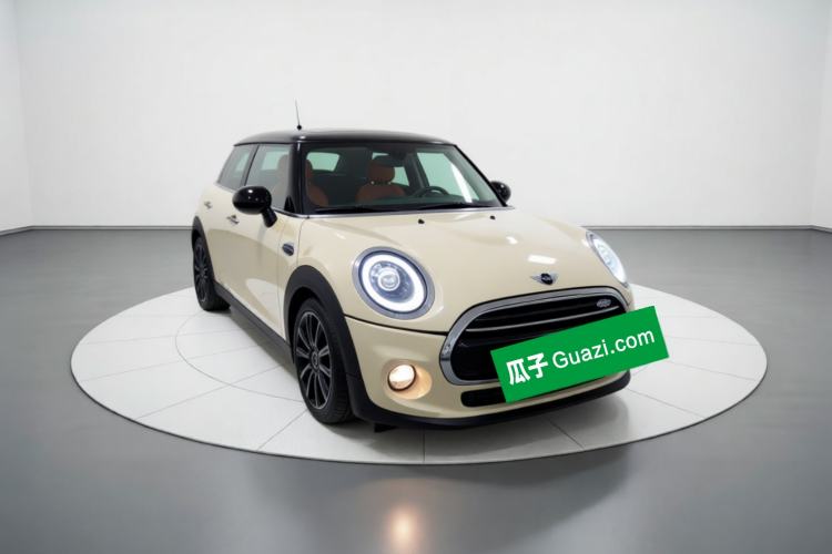 Used MINI 2018 1.5T COOPER Classic Edition Five-Door Version Front Right 45 Deg