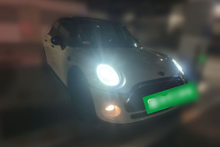 Used MINI 2018 1.5T COOPER Classic Edition Five-Door Version Front Right 45 Deg