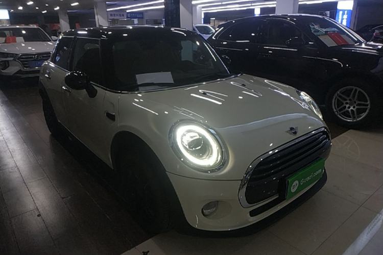 Used MINI 2018 1.5T COOPER Classic Edition Five-Door Version Front Right 45 Deg