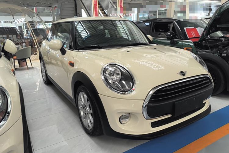 Used MINI 2018 1.5T ONE Front Right 45 Deg