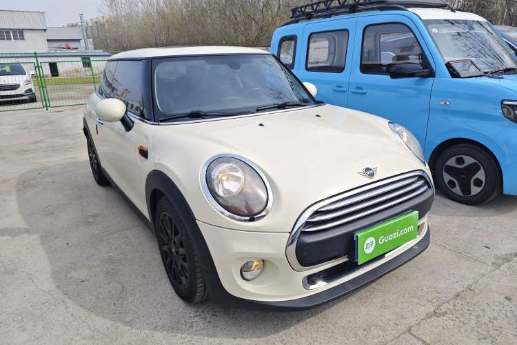 Used MINI 2018 1.5T ONE PLUS Front Right 45 Deg