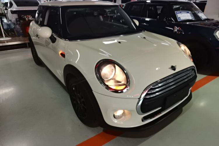 Used MINI 2018 1.5T ONE PLUS Front Right 45 Deg