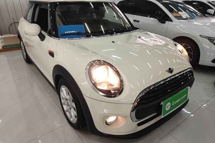 Used MINI 2018 1.5T ONE PLUS Front Right 45 Deg