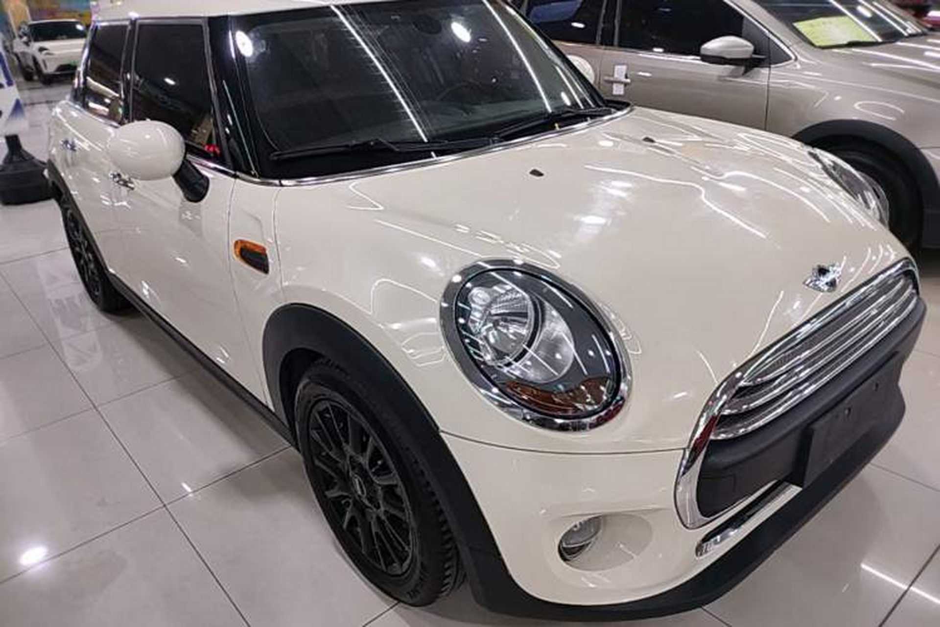 Used MINI  Front Right 45 Deg