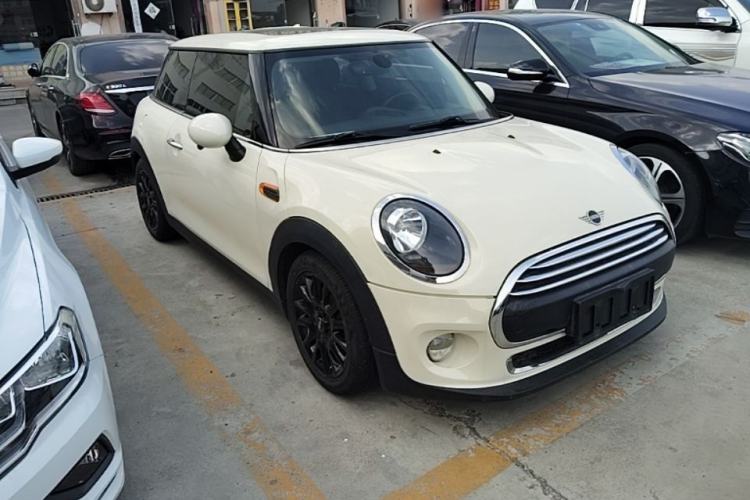 Used MINI 2018 1.5T ONE PLUS Front Right 45 Deg