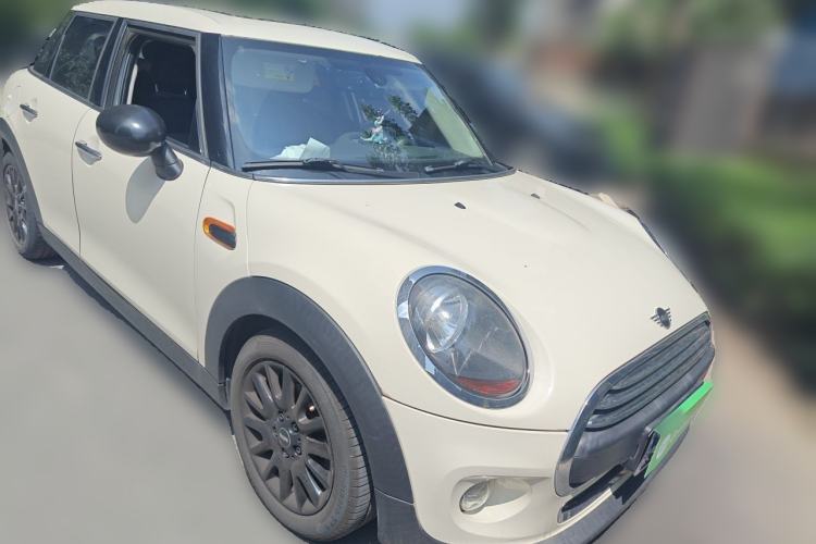 Used MINI 2018 1.5T ONE PLUS Five-Door Edition Front Right 45 Deg