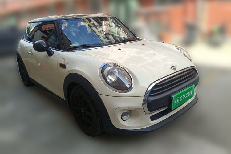 Used MINI 2018 1.5T ONE Front Right 45 Deg