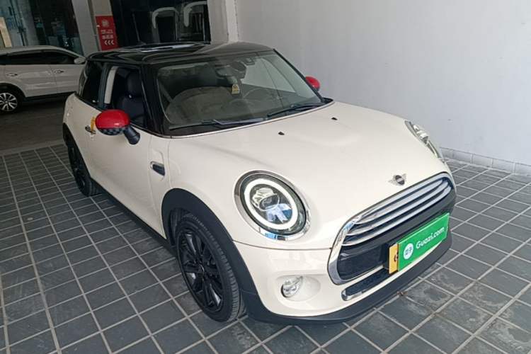 Used MINI 2018 1.5T COOPER Artist Front Right 45 Deg