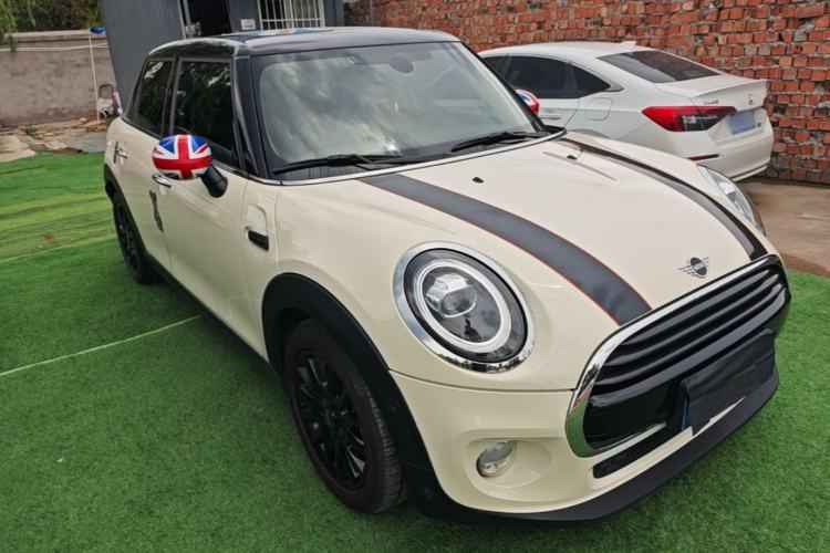 Used MINI 2018 1.5T COOPER Classic Edition Five-Door Version Front Right 45 Deg