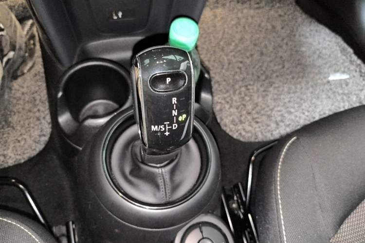 Used MINI 2018 1.5T ONE Five-Door Edition Gear Lever