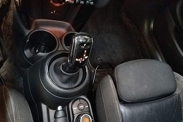 Used MINI 2018 1.5T COOPER Classic Edition Gear Lever