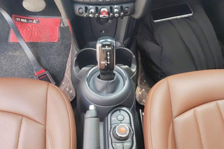 Used MINI 2018 1.5T ONE PLUS Five-Door Edition Gear Lever