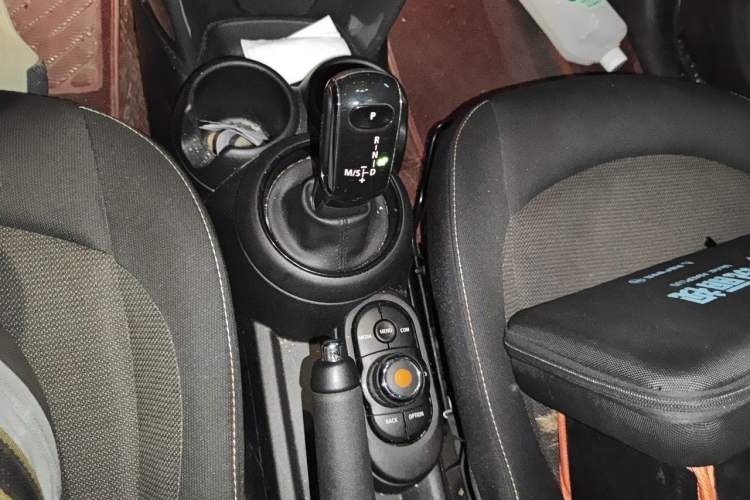 Used MINI 2018 1.5T ONE Five-Door Edition Gear Lever