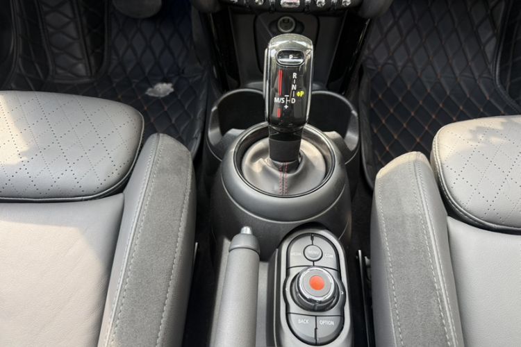 Used MINI 2018 2.0T COOPER S Classic Edition Gear Lever