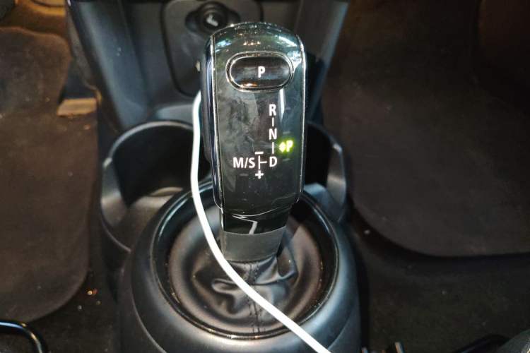 Used MINI 2018 1.5T ONE Five-Door Edition Gear Lever