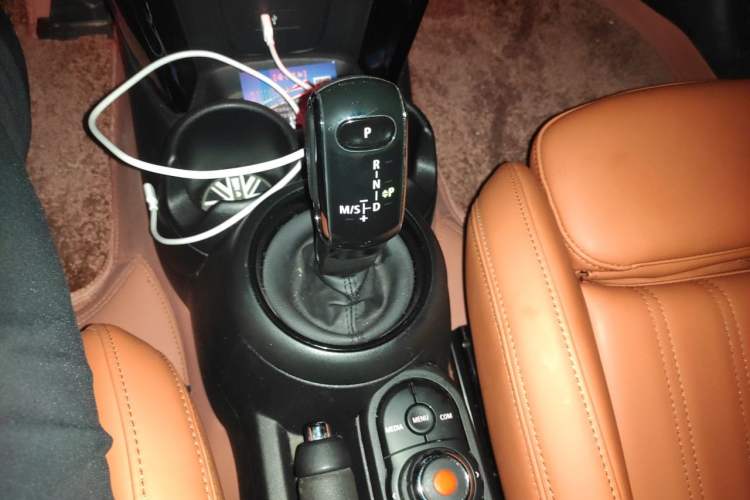 Used MINI 2018 1.5T COOPER Classic Edition Five-Door Version Gear Lever