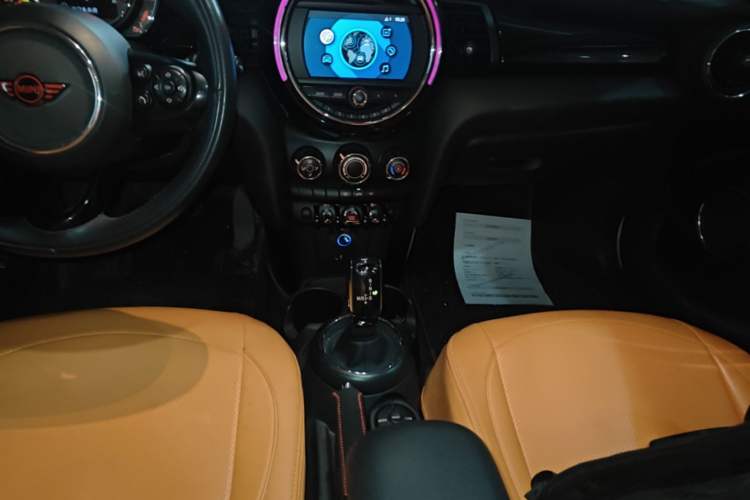 Used MINI 2018 1.5T ONE PLUS Five-Door Edition Gear Lever
