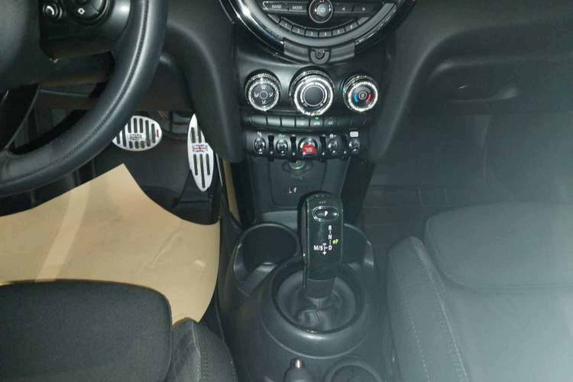 Used MINI 2018 1.5T COOPER Classic Edition Five-Door Version Gear Lever