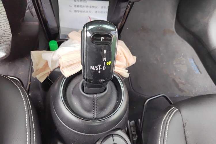 Used MINI 2018 1.5T ONE PLUS Gear Lever