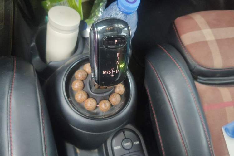 Used MINI 2018 1.5T COOPER Classic Edition Five-Door Version Gear Lever
