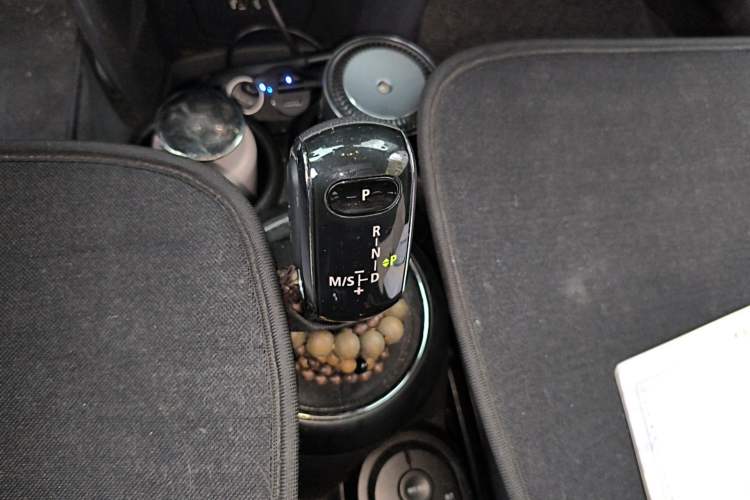 Used MINI 2018 1.5T ONE PLUS Five-Door Edition Gear Lever