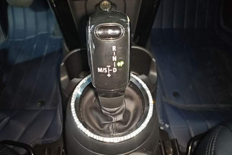 Used MINI 2018 1.5T ONE PLUS Gear Lever