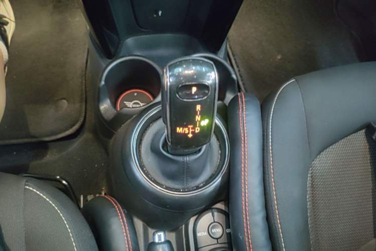 Used MINI 2018 1.5T ONE PLUS Gear Lever