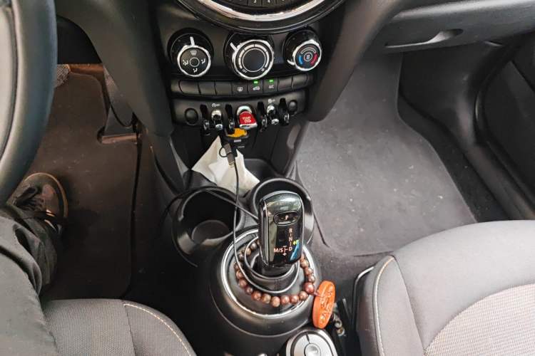 Used MINI 2018 1.5T ONE PLUS Gear Lever