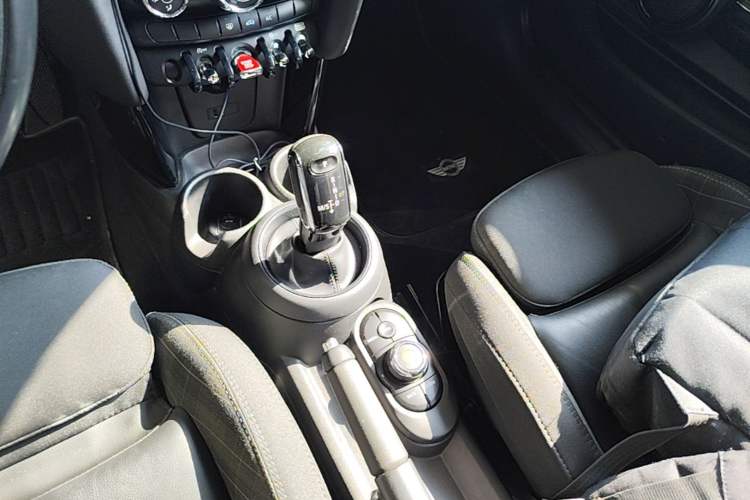 Used MINI 2018 1.5T COOPER Classic Edition Gear Lever
