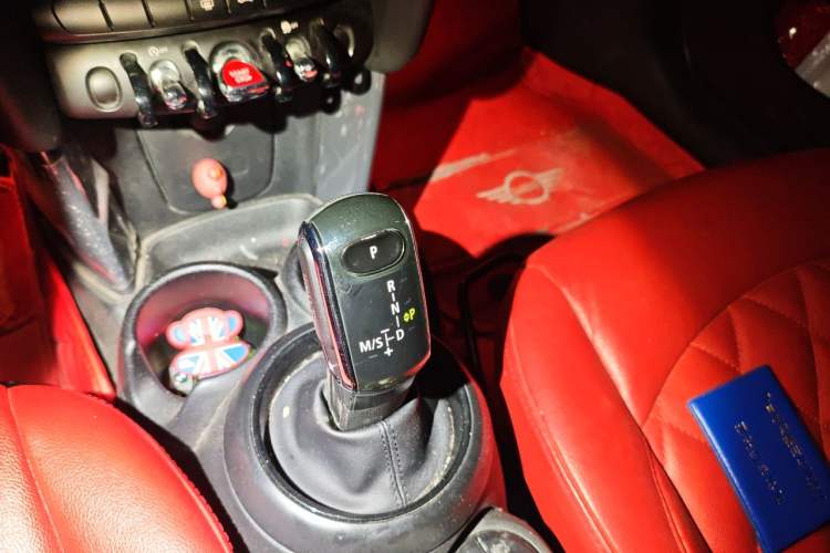 Used MINI 2018 1.5T ONE Five-Door Edition Gear Lever