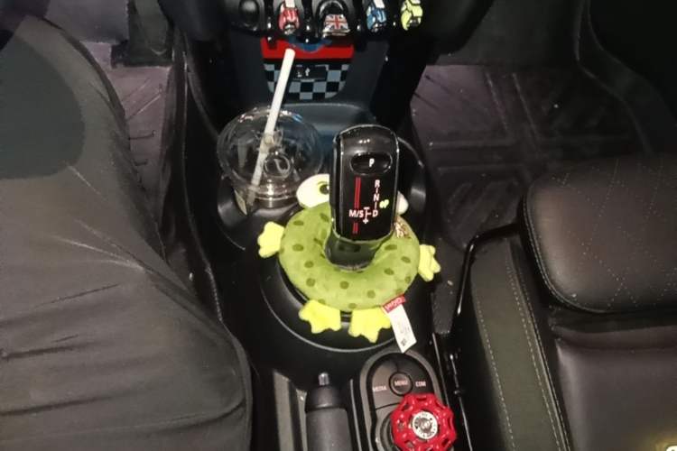 Used MINI 2018 2.0T COOPER S Classic Edition Gear Lever