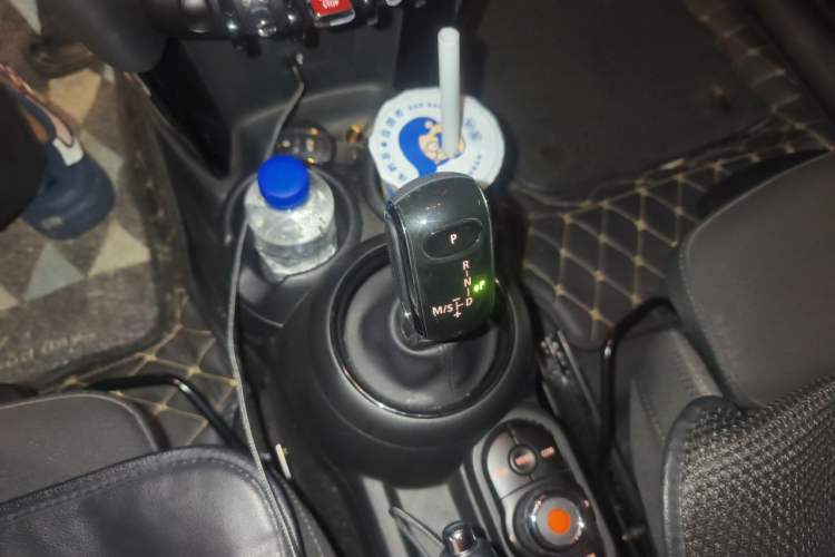 Used MINI 2018 1.5T COOPER Classic Edition Five-Door Version Gear Lever